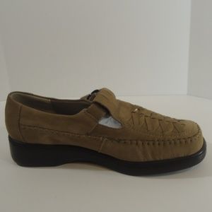Cabin Creek Tan Loafers size 10